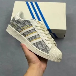 Adidas Superstar مونوغرام برنت أوف-وايت لايف ستايل سنيكرز