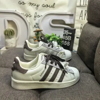 Adidas Superstar Off-White و بني حذاء أسلوب حياة