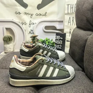 Adidas Superstar أخضر زيتوني وكريمي حذاء نمط حياة
