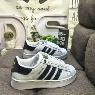 Adidas Superstar حذاء أبيض وأسود للأسلوب الحياتي
