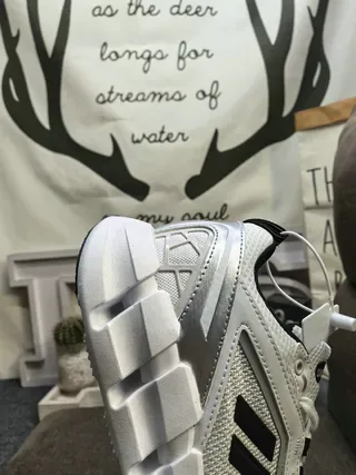 Adidas Tênis de Corrida Brancos e Prateados de Malha 3