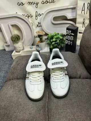Adidas 白金 无鞋带 带式扣 金属眼扣 生活方式运动鞋 10