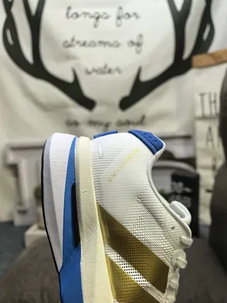 Adidas Blanc Or Sneakers Lifestyle Légères Avec Supérieure En Tricot Et Branding À Trois Rayures 3
