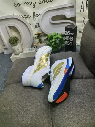 Adidas Blanc Or Sneakers Lifestyle Légères Avec Supérieure En Tricot Et Branding À Trois Rayures 6