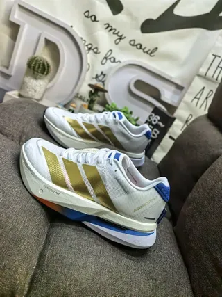 Adidas Blanc Or Sneakers Lifestyle Légères Avec Supérieure En Tricot Et Branding À Trois Rayures 7