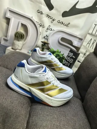 Adidas Blanc Or Sneakers Lifestyle Légères Avec Supérieure En Tricot Et Branding À Trois Rayures 9