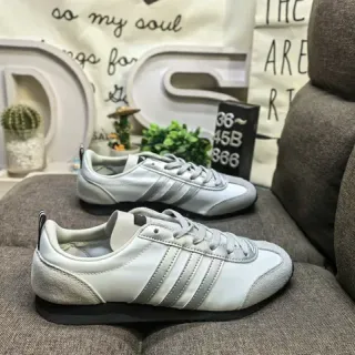 Adidas 白灰复古跑者轮廓皮革/麂皮上层生活方式运动鞋