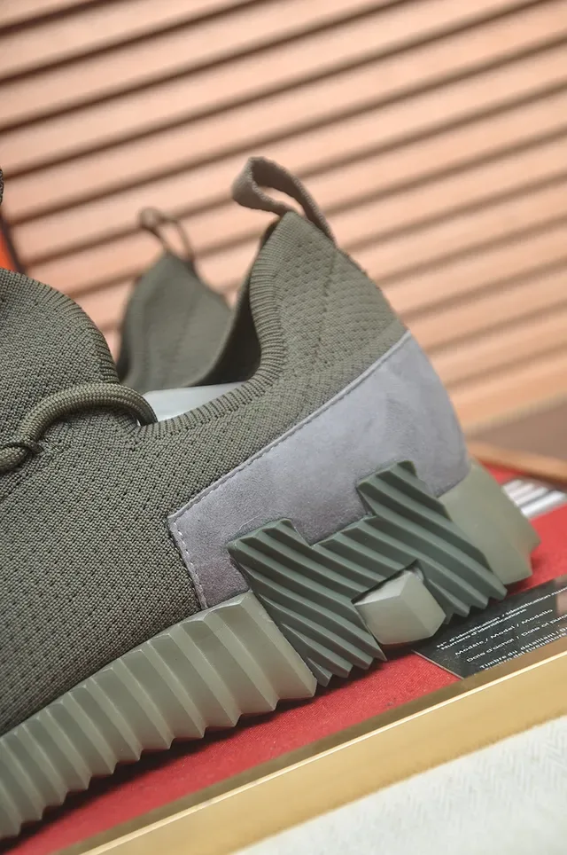 Adidas Yeezy Boost 700 Verde Oliva de Punto Zapatillas Lifestyle 2