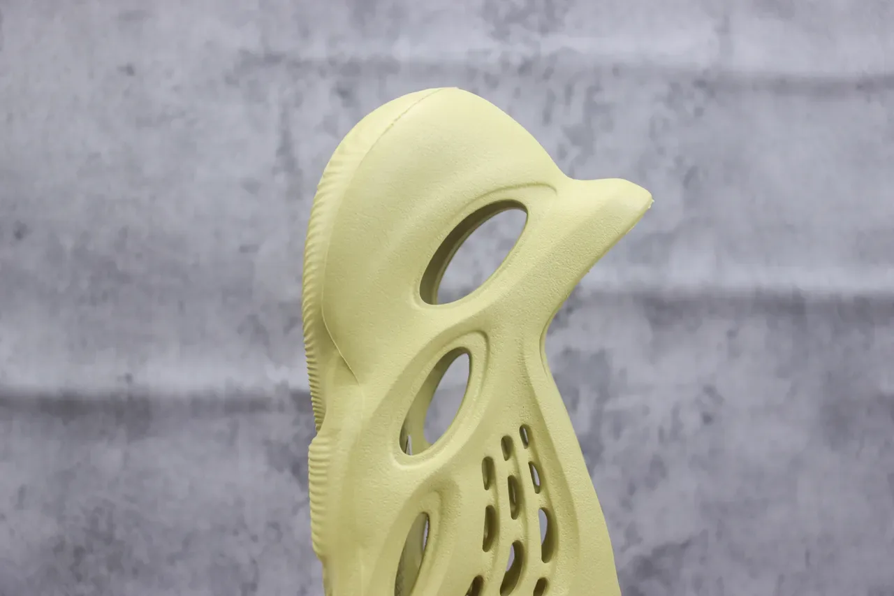 Adidas Yeezy Foam Runner 淡黄色生活运动鞋 5
