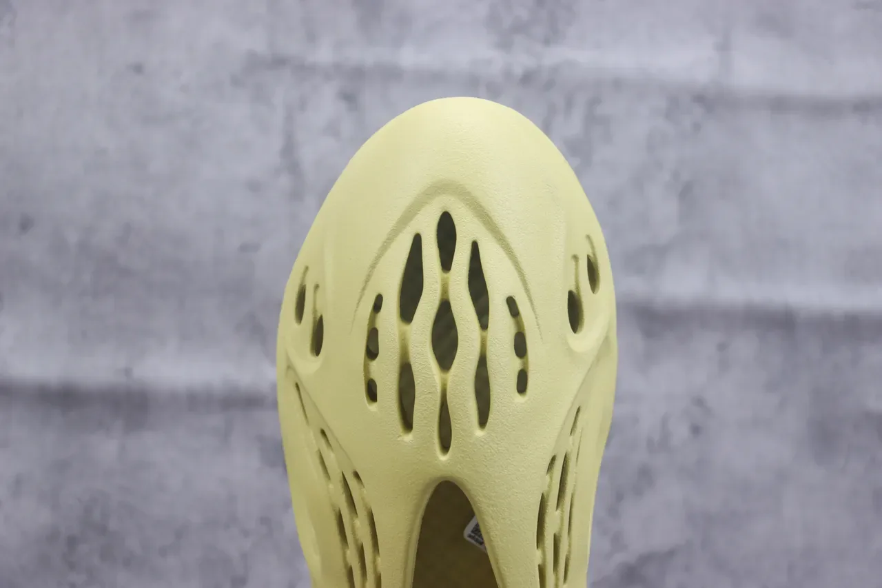 Adidas Yeezy Foam Runner 淡黄色生活运动鞋 6