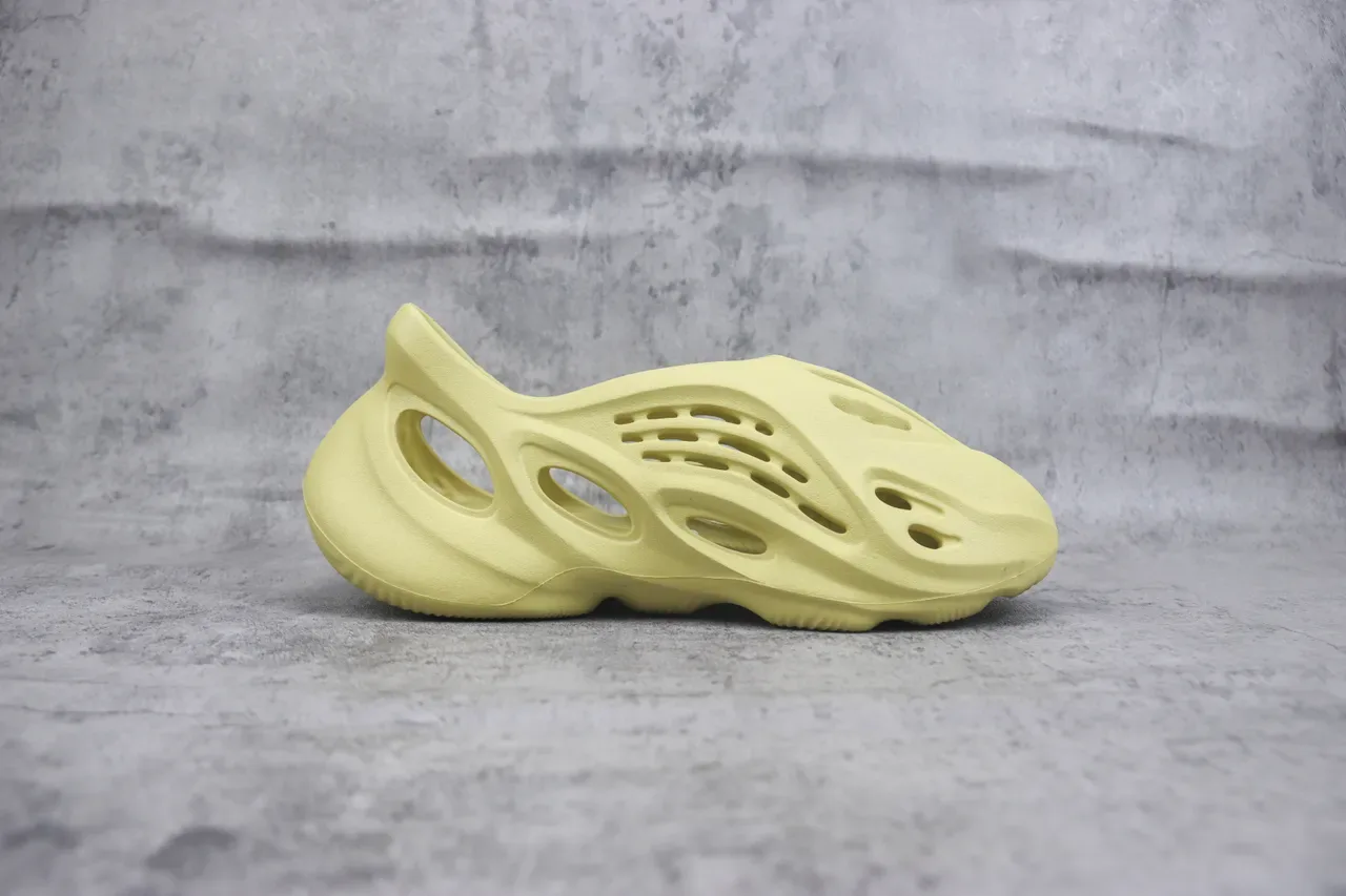 Adidas Yeezy Foam Runner 淡黄色生活运动鞋 7