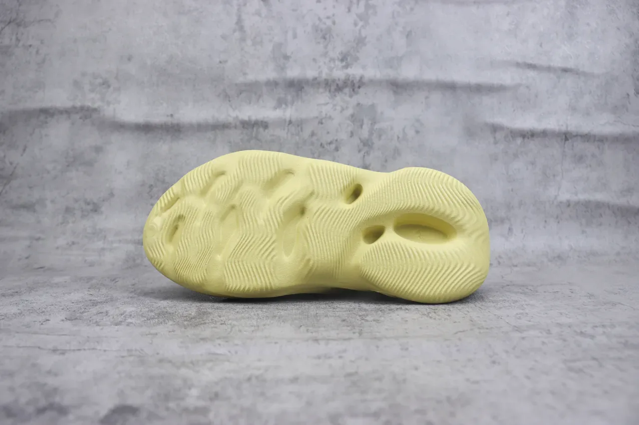 Adidas Yeezy Foam Runner 淡黄色生活运动鞋 8