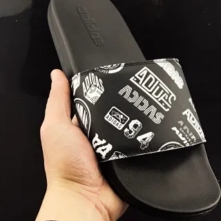 Adidas Yeezy Slide zapatillas negras y blancas con impresión gráfica