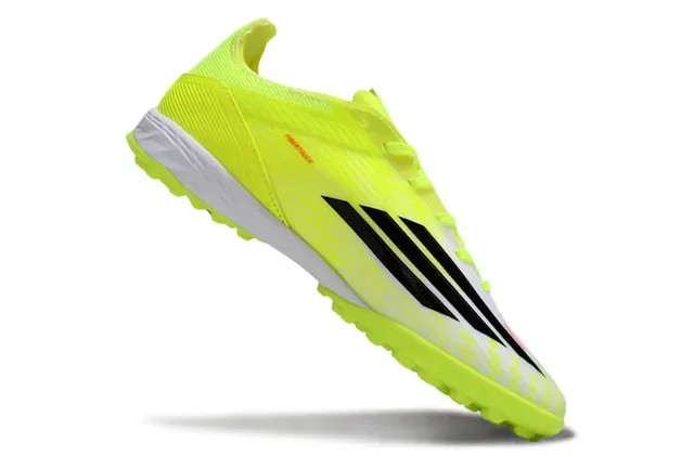 Adidas 黄白霓虹合成鞋面 黑色三条纹 人工草坪足球鞋 10