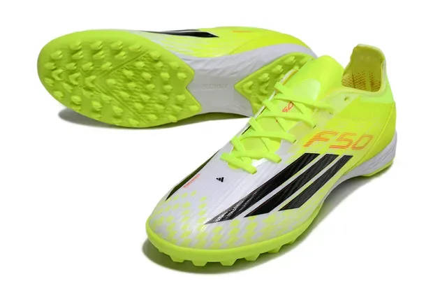 Adidas 黄白霓虹合成鞋面 黑色三条纹 人工草坪足球鞋 13