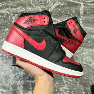 Tênis de basquete Air Jordan 1 preto vermelho branco