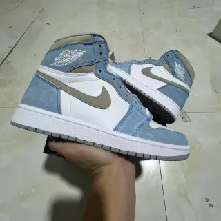 Air Jordan 1 蓝米色 高帮 麂皮与皮革拼接 篮球鞋