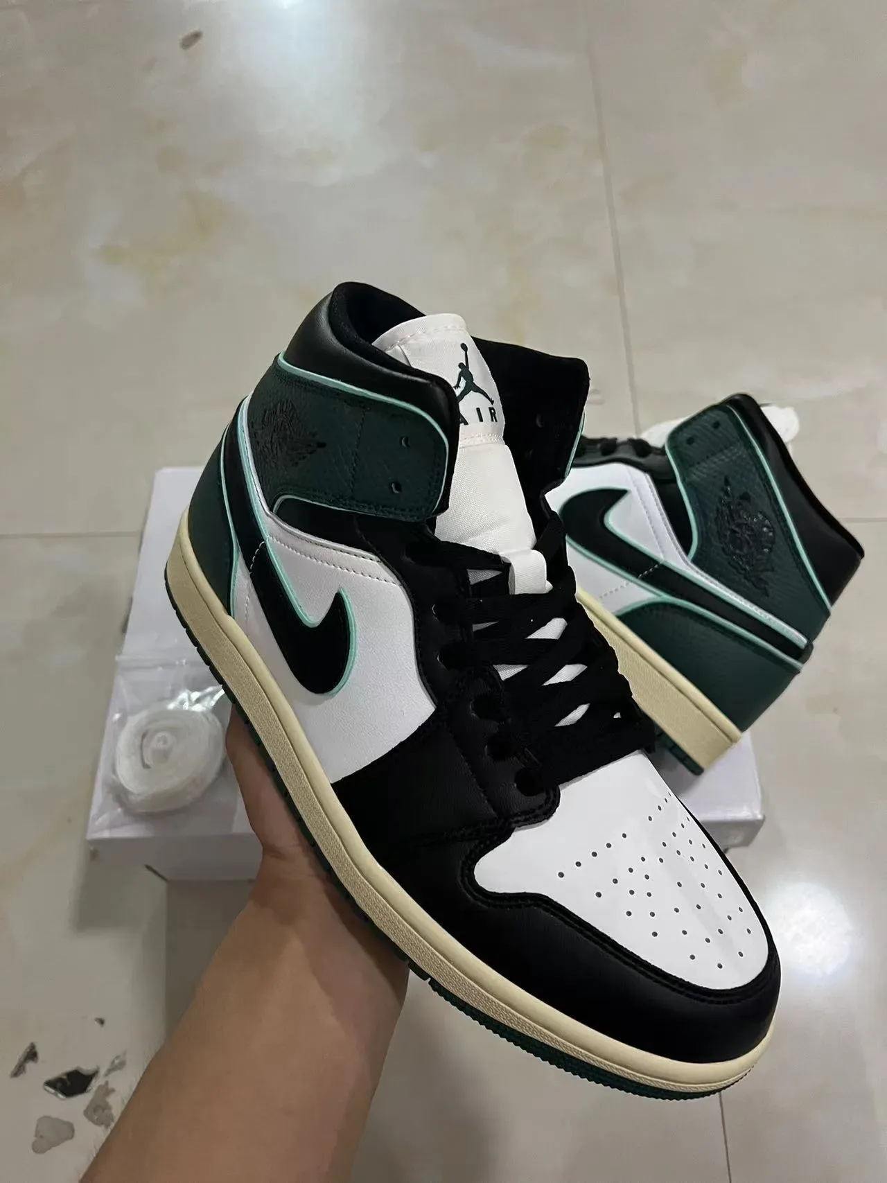 Air Jordan 1 أخضر أبيض عالية الرقبة مع لوحات جلدية أحذية كرة السلة 2