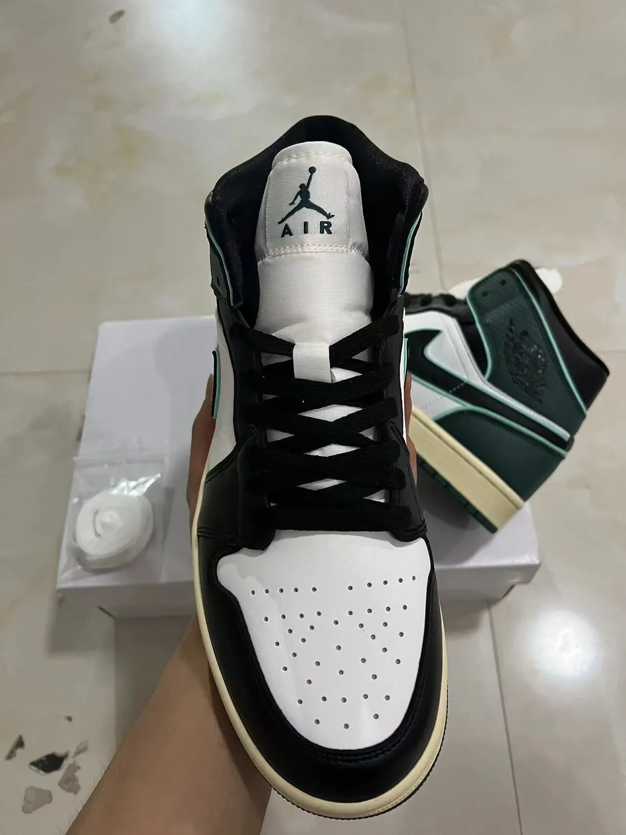 Air Jordan 1 أخضر أبيض عالية الرقبة مع لوحات جلدية أحذية كرة السلة 3