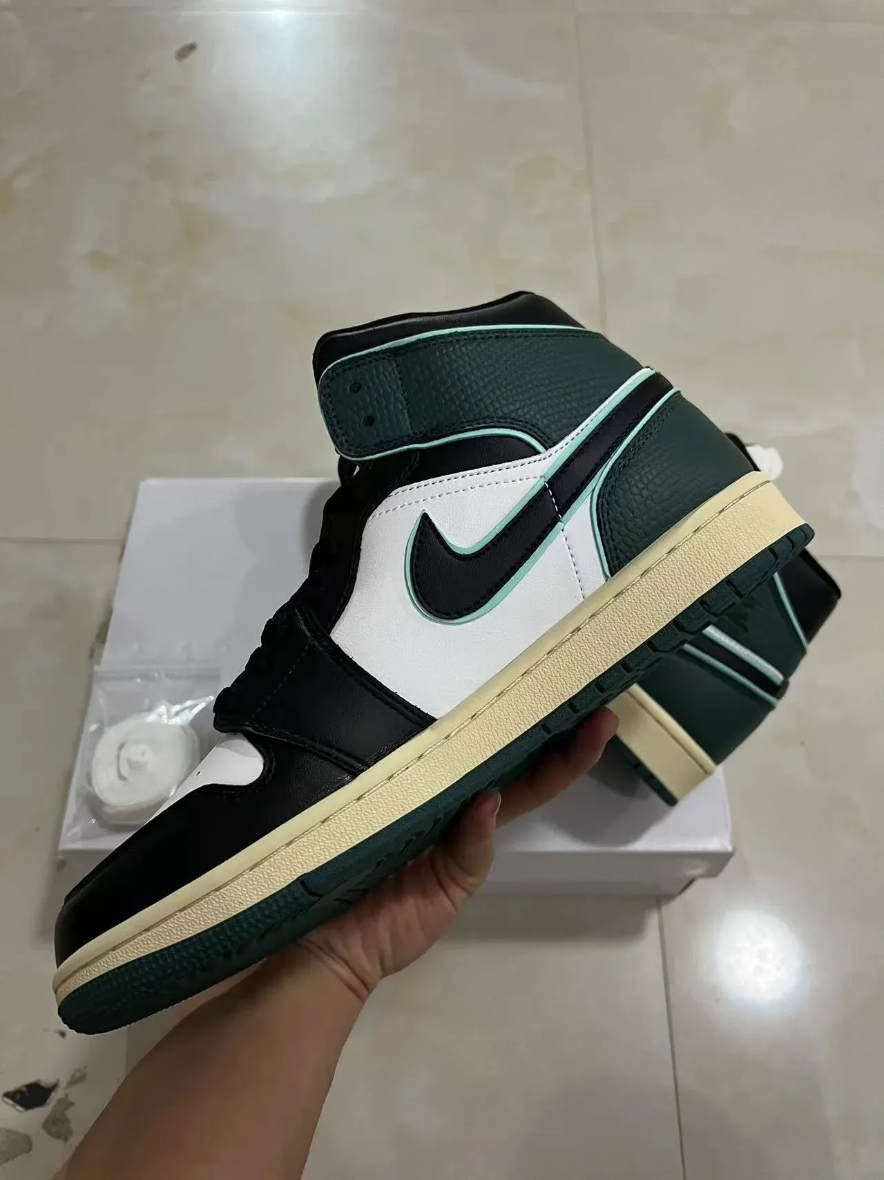 Air Jordan 1 أخضر أبيض عالية الرقبة مع لوحات جلدية أحذية كرة السلة 5