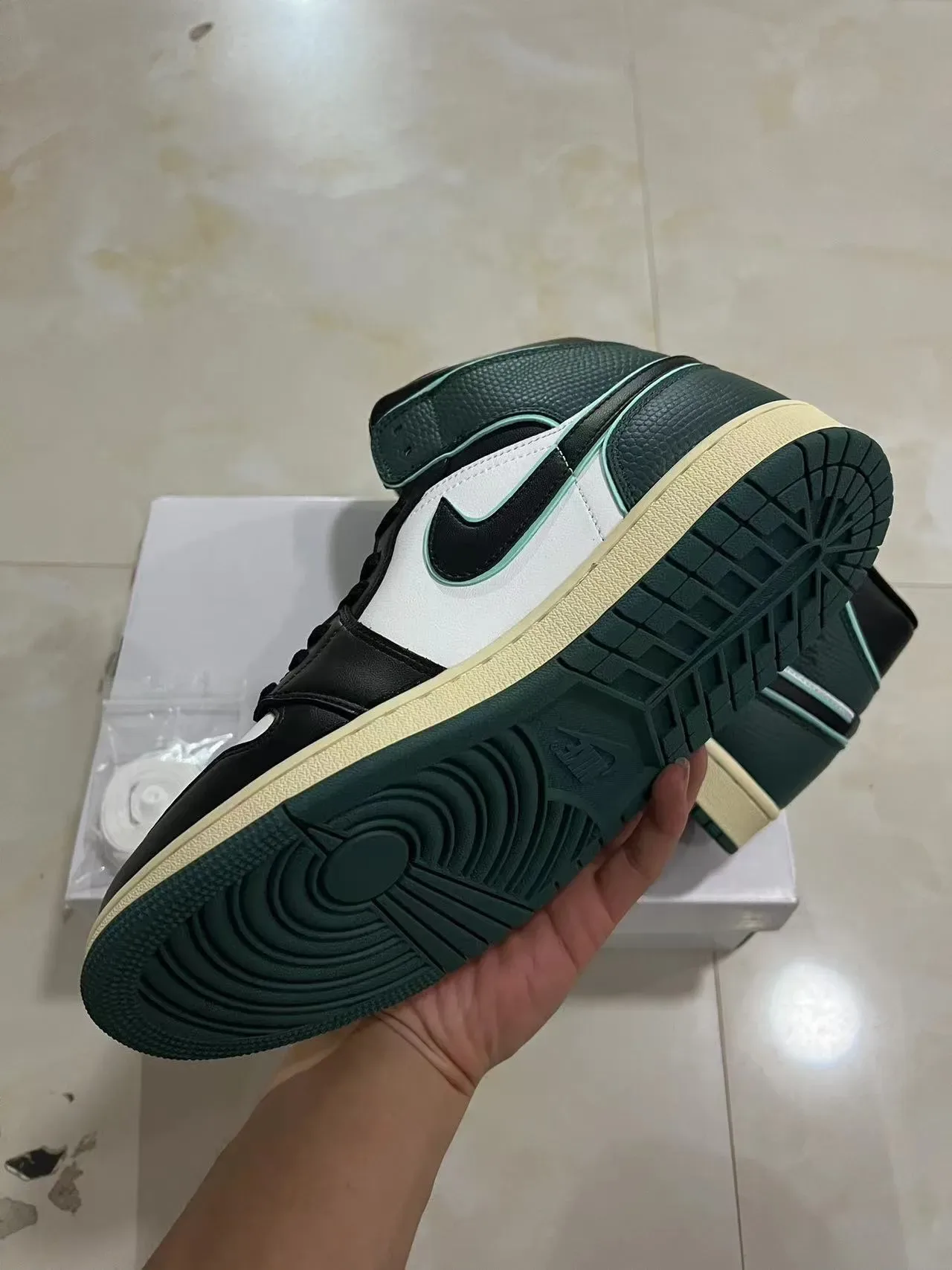Air Jordan 1 أخضر أبيض عالية الرقبة مع لوحات جلدية أحذية كرة السلة 6