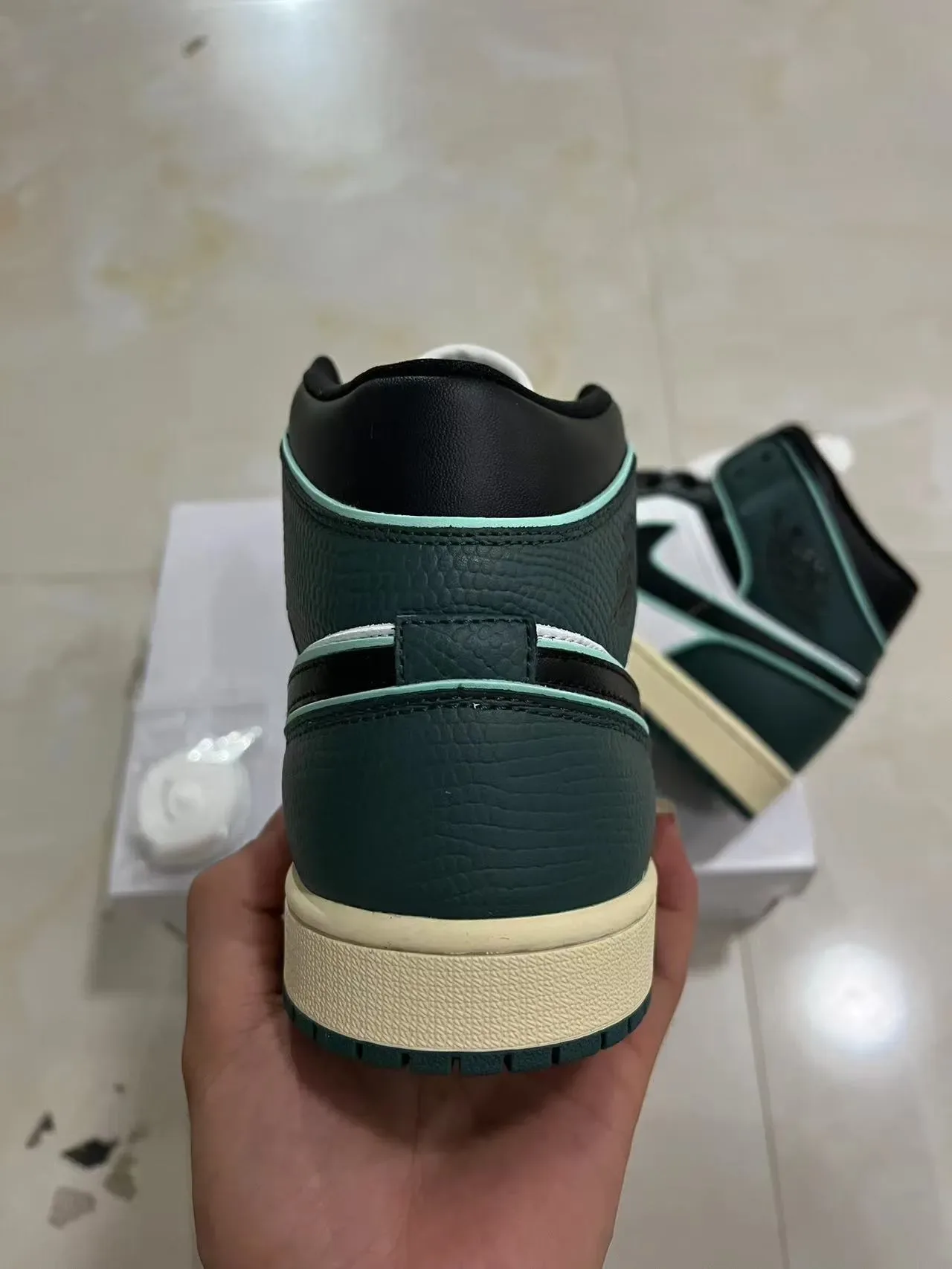 Air Jordan 1 أخضر أبيض عالية الرقبة مع لوحات جلدية أحذية كرة السلة 8