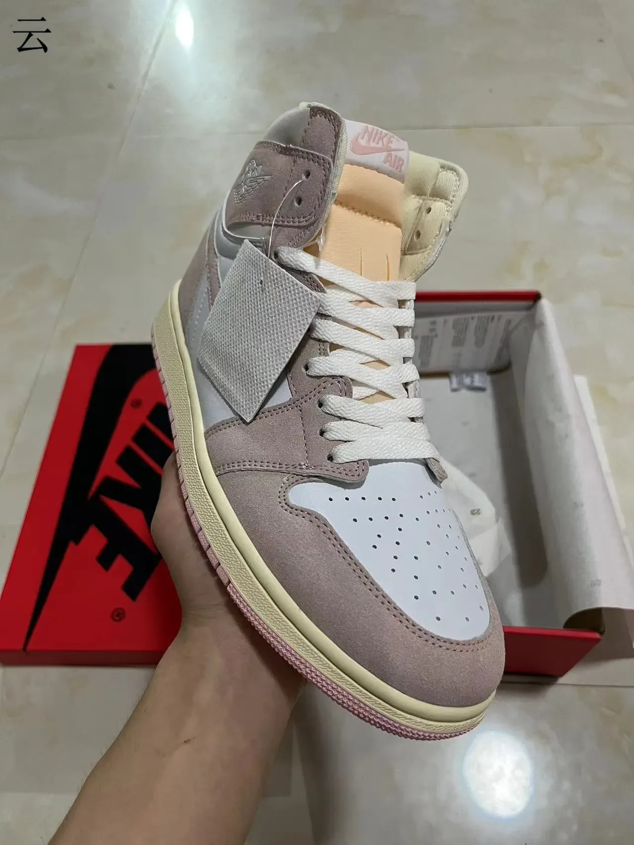 Air Jordan 1 High Chaussures de Basketball Rose Poussiéreux et Blanc 2