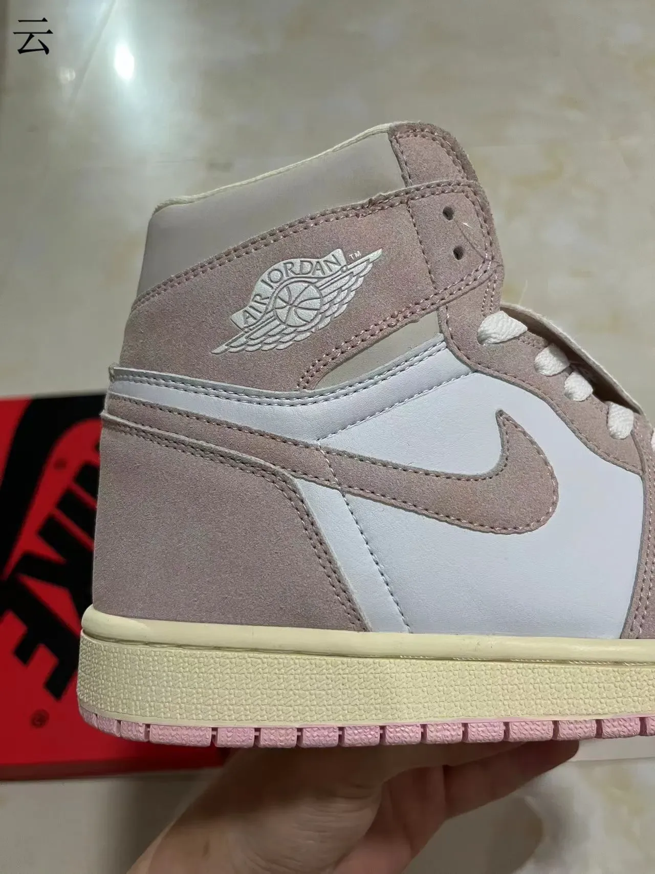 Air Jordan 1 High Chaussures de Basketball Rose Poussiéreux et Blanc 7