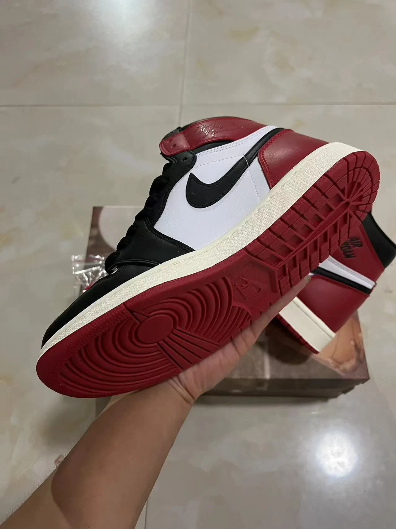 Air Jordan 1 High Red Black White Basketball Shoes 6
