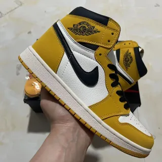 Tênis de basquete Air Jordan 1 High amarelo branco preto
