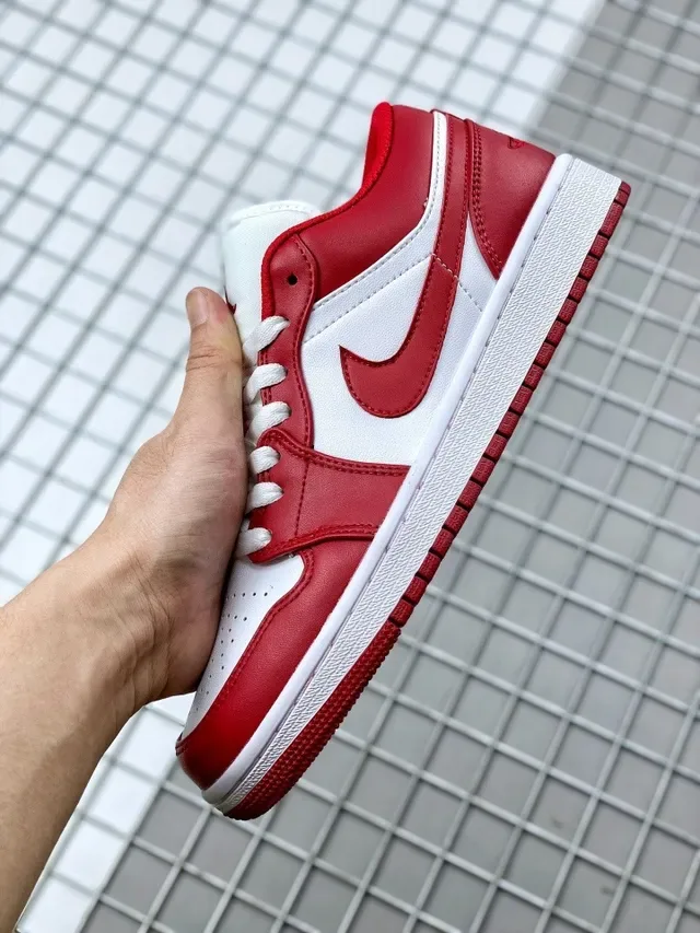 Zapatillas lifestyle Air Jordan 1 Low rojas y blancas 8
