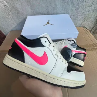 Tênis lifestyle Air Jordan 1 Low branco preto rosa