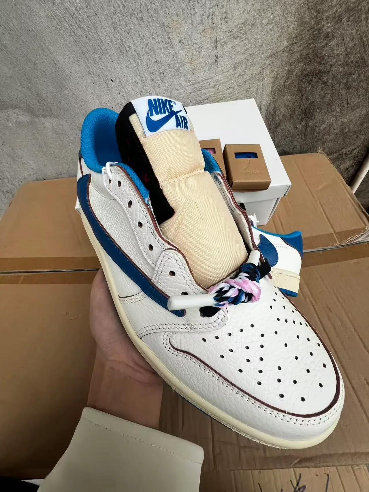 Air Jordan 1 Low أبيض أزرق ملكي حذاء أسلوب حياة 2