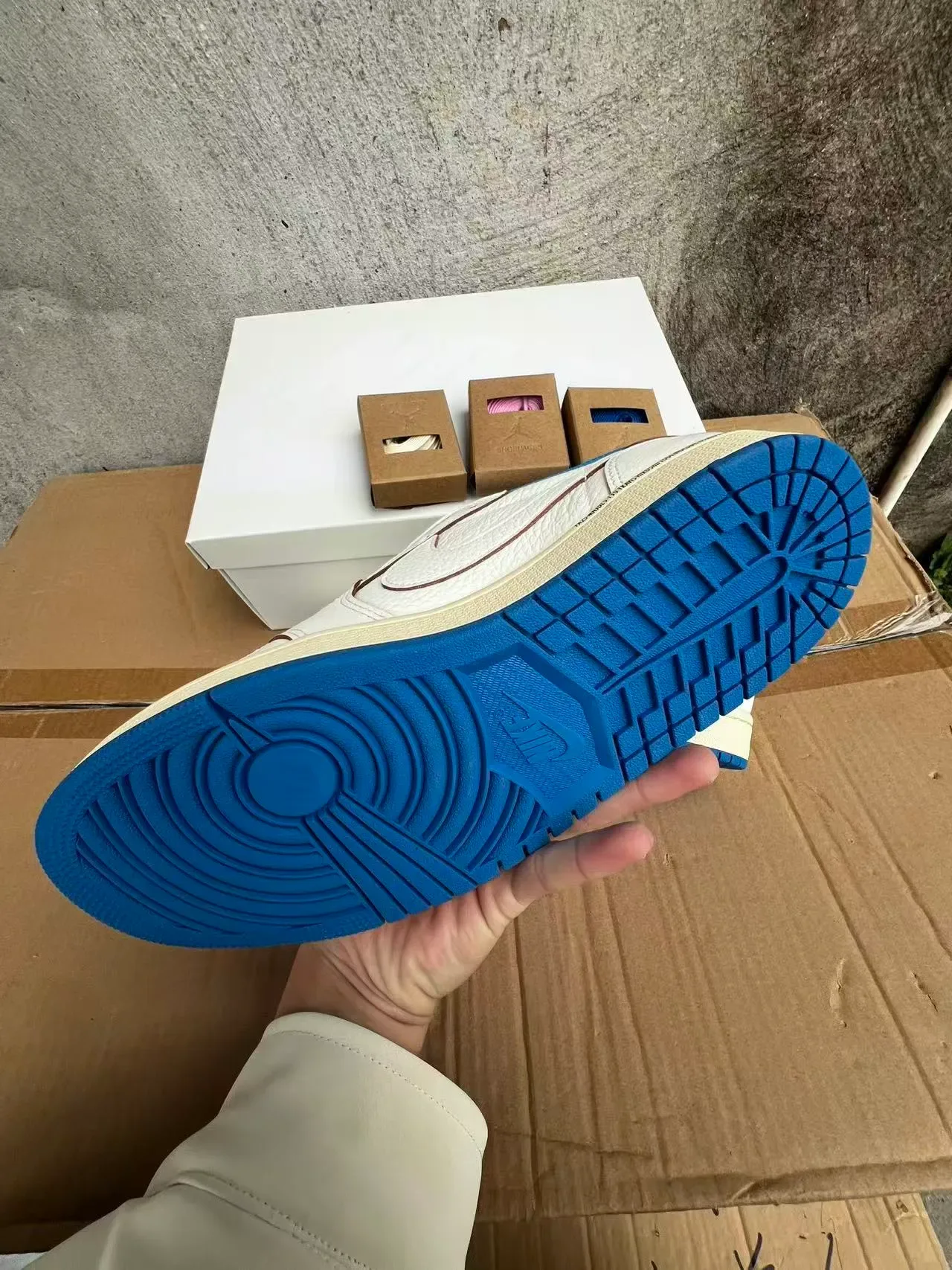 Air Jordan 1 Low أبيض أزرق ملكي حذاء أسلوب حياة 6
