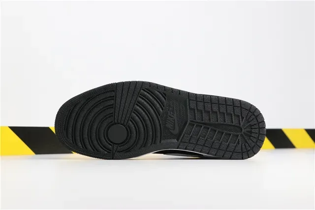 Air Jordan 1 Mid Zapatos de Baloncesto Negro y Blanco 7