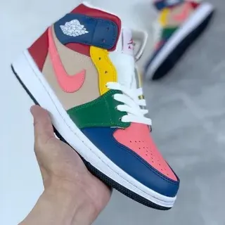Air Jordan 1 মাল্টিকালার প্যানেলযুক্ত হাই-টপ বাস্কেটবল জুতো