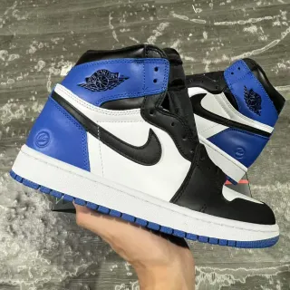 Tênis de basquete Air Jordan 1 azul-royal, branco e preto