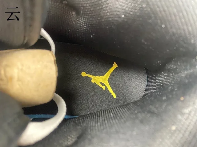 Air Jordan 1 Amarillo Negro Tobillo Alto Cuero Superior Zapatos de Baloncesto 11