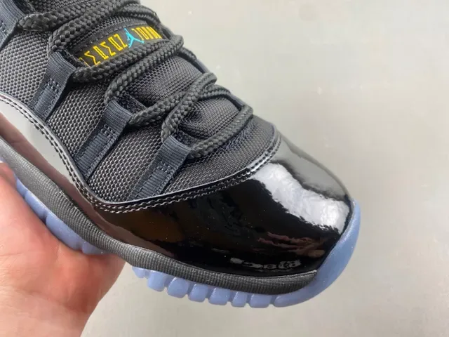 Air Jordan 11 黑色青色 专利皮篮球鞋 2
