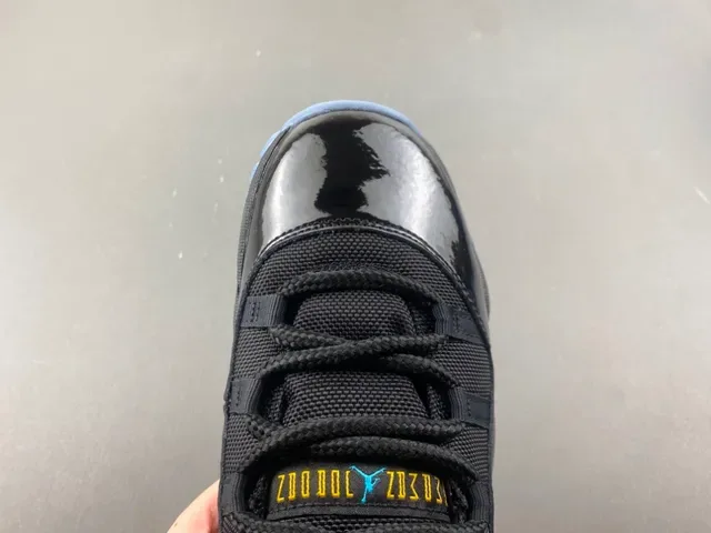 Air Jordan 11 黑色青色 专利皮篮球鞋 5