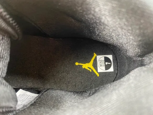 Air Jordan 11 黑色青色 专利皮篮球鞋 7