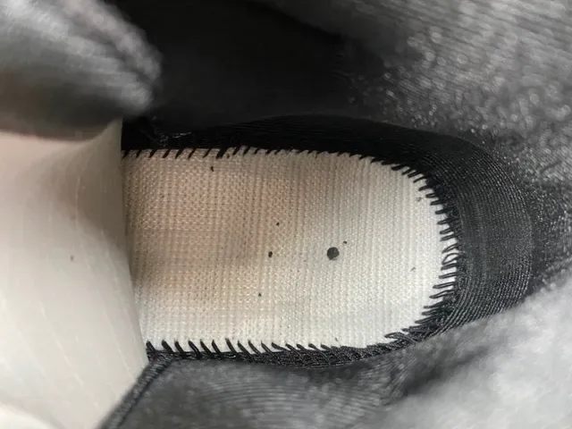 Air Jordan 11 黑色青色 专利皮篮球鞋 8