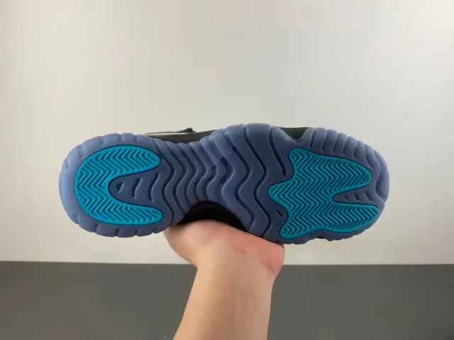 Air Jordan 11 黑色青色 专利皮篮球鞋 10