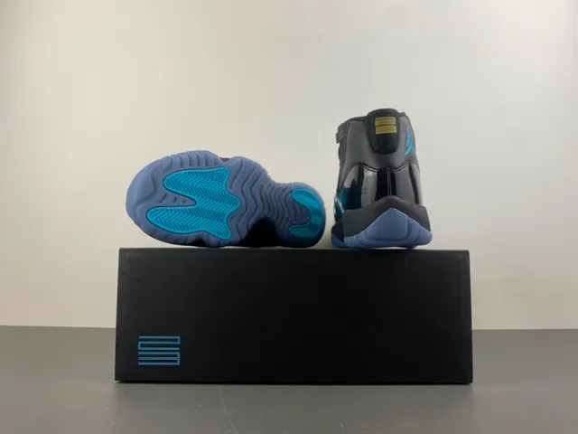 Air Jordan 11 黑色青色 专利皮篮球鞋 17