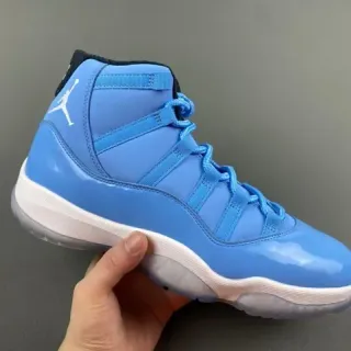 Air Jordan 11 Tênis de Basquete Couro Patentado Azul Claro