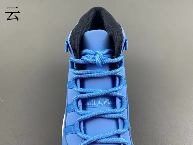 Air Jordan 11 حذاء كرة السلة جلد براق أزرق فاتح 4
