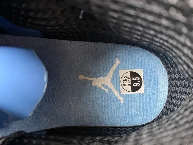 Air Jordan 11 حذاء كرة السلة جلد براق أزرق فاتح 8
