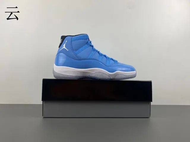 Air Jordan 11 حذاء كرة السلة جلد براق أزرق فاتح 15