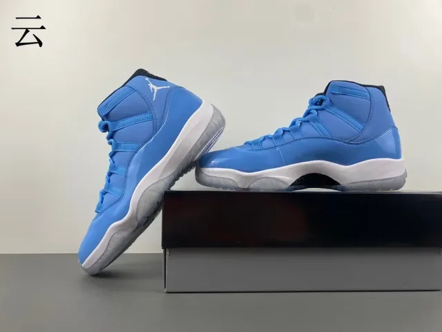 Air Jordan 11 حذاء كرة السلة جلد براق أزرق فاتح 16