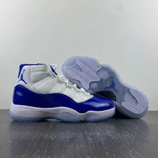 Tênis de basquete Air Jordan 11 azul royal e branco
